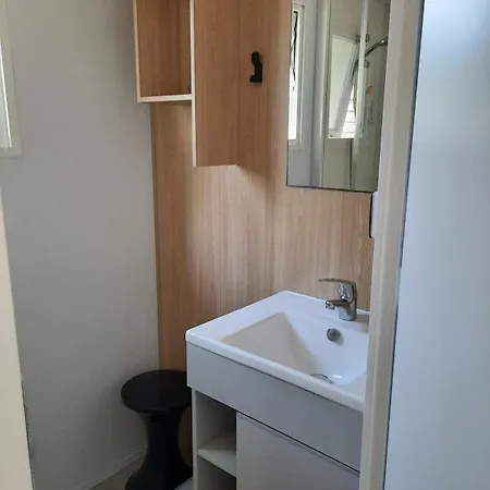 Mobil Grd Confort 4 Ch 8 Pers 4 Etoiles Plancha Terrasse Couverte Linge Fournis *